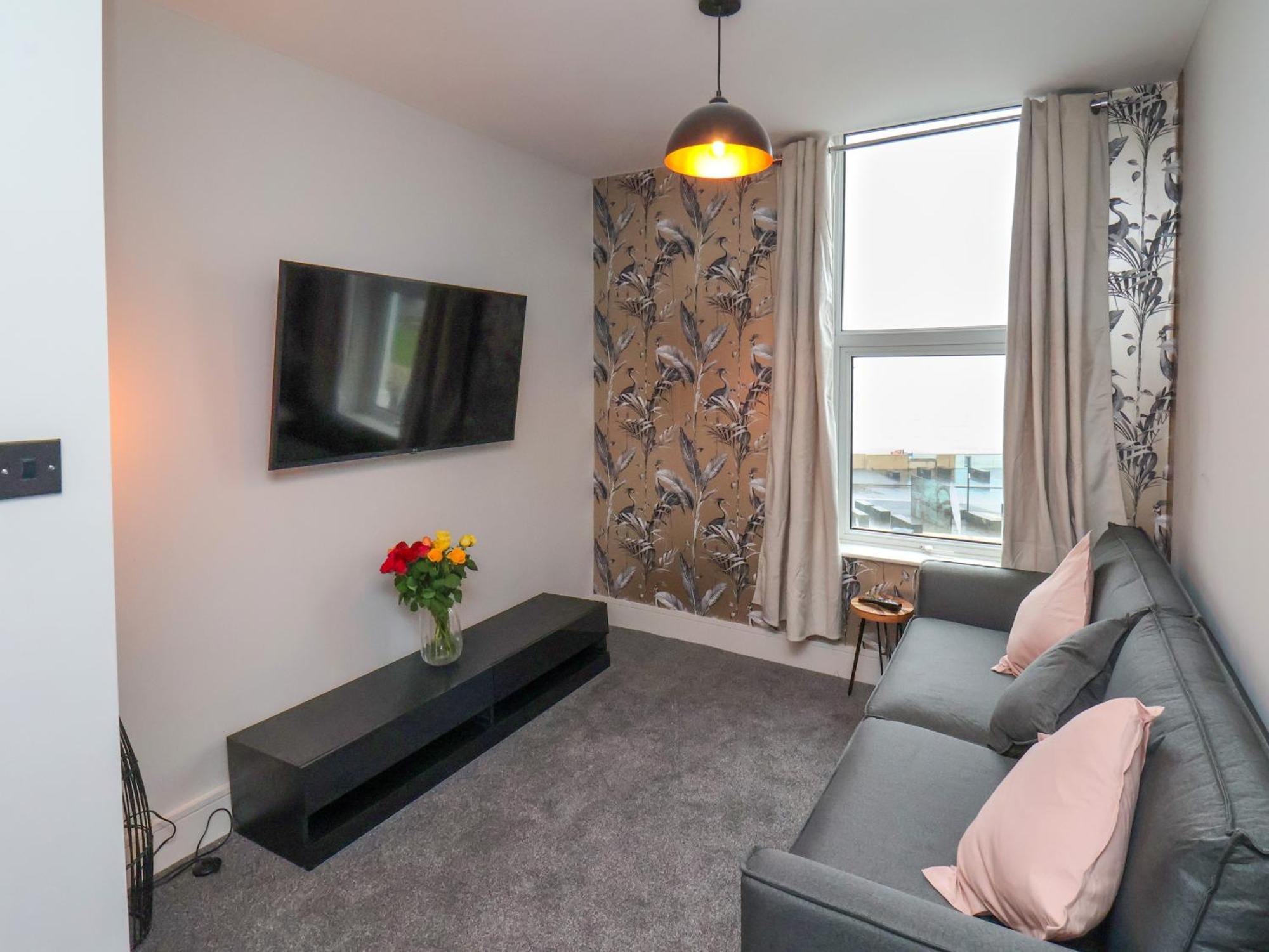 6 Hunter's Quay Apartment *