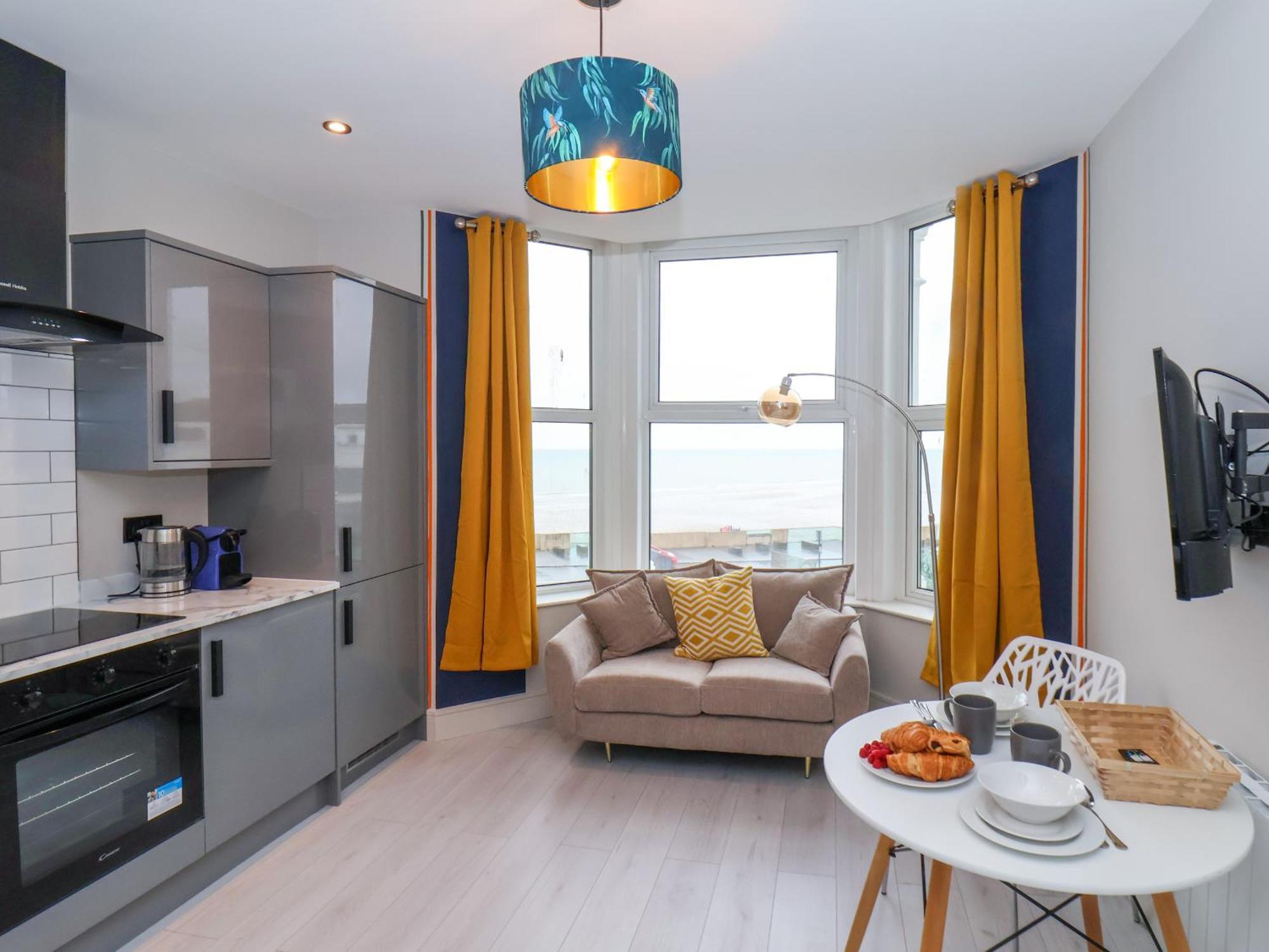 6 Hunter's Quay Apartment